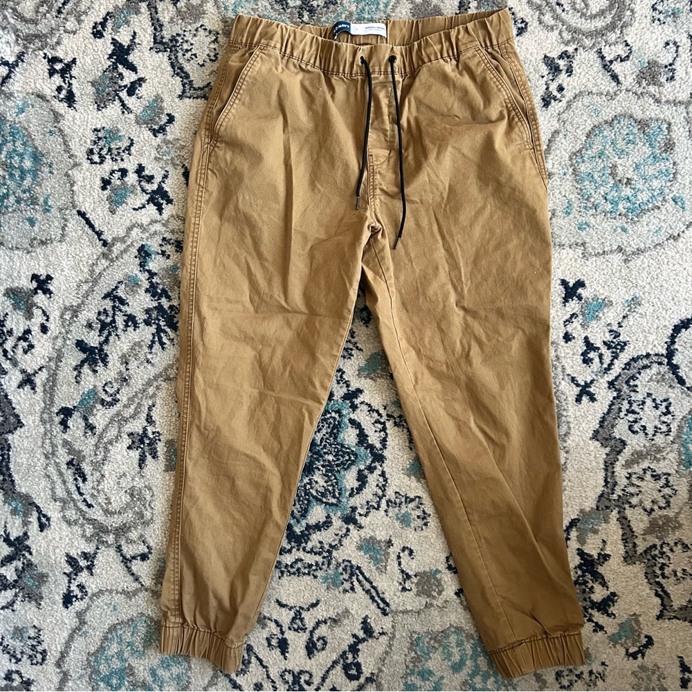 Old Navy Built in flex Kahki Joggers Size Large